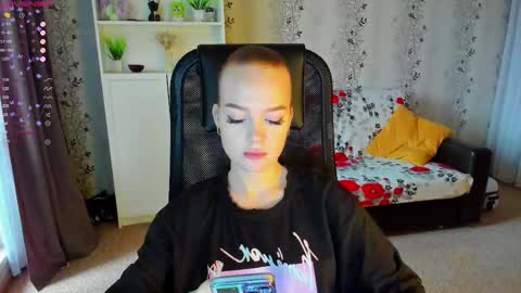 Snapshot of babyfoxyy chatting on 02/25/25, 12:24 maddy online show from 02/25/25, 12:24