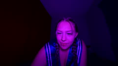 Snapshot of babymoon222 chatting on 10/26/25, 09:04 babymoon222 online show from 10/26/25, 09:04