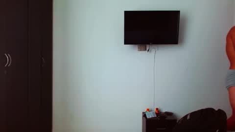 Snapshot of babysebasxxx chatting on 10/27/25, 04:33 sebas online show from 10/27/25, 04:33