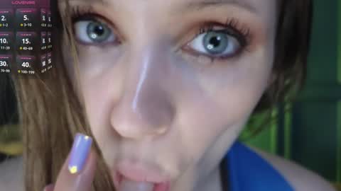 Snapshot of babyyli chatting on 01/01/25, 03:24 Chloe online show from 01/01/25, 03:24
