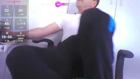 Snapshot of badener80 chatting on 10/28/25, 02:42 Badener online show from 10/28/25, 02:42