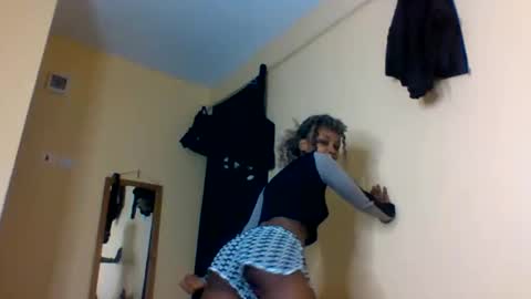 Snapshot of badgurllily chatting on 10/18/25, 06:08 Lily. online show from 10/18/25, 06:08