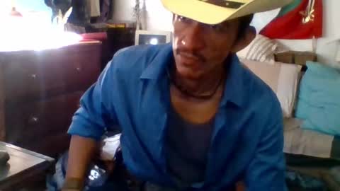 Snapshot of badhombremx chatting on 02/27/25, 11:26 Mexican livin Off the Wall online show from 02/27/25, 11:26