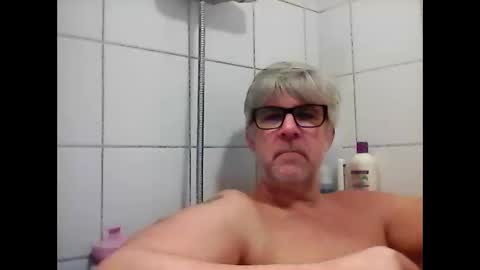 Snapshot of baggelina75 chatting on 02/26/25, 06:32 baggelina75 online show from 02/26/25, 06:32