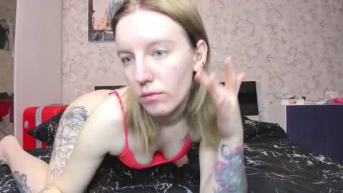 holly online show from 10/19/25, 03:34