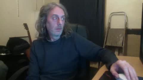 Snapshot of bangintoleather chatting on 10/10/25, 02:10 bangintoleather online show from 10/10/25, 02:10