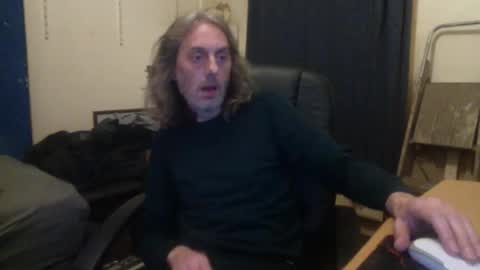 Snapshot of bangintoleather chatting on 10/14/25, 01:17 bangintoleather online show from 10/14/25, 01:17