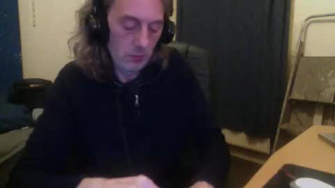 Snapshot of bangintoleather chatting on 10/17/25, 02:26 bangintoleather online show from 10/17/25, 02:26