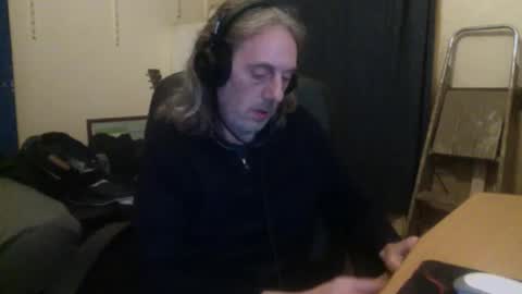 Snapshot of bangintoleather chatting on 10/23/25, 02:22 bangintoleather online show from 10/23/25, 02:22