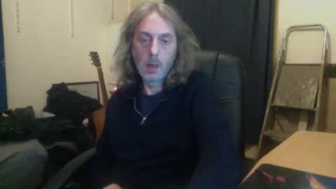 Snapshot of bangintoleather chatting on 10/26/25, 02:28 bangintoleather online show from 10/26/25, 02:28