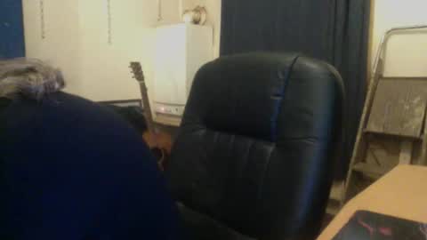 Snapshot of bangintoleather chatting on 11/02/25, 03:09 bangintoleather online show from 11/02/25, 03:09