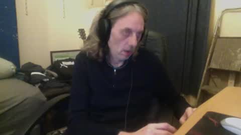 Snapshot of bangintoleather chatting on 11/11/25, 04:01 bangintoleather online show from 11/11/25, 04:01