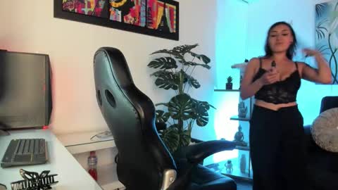 Gabi  online show from 10/26/25, 07:20