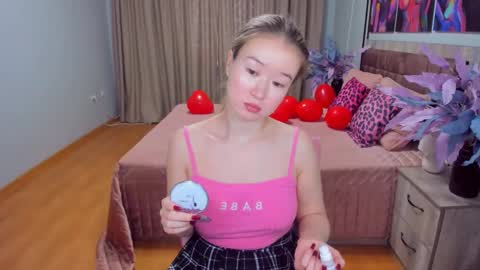Snapshot of barbaramiles chatting on 02/17/25, 10:51 Barbara online show from 02/17/25, 10:51