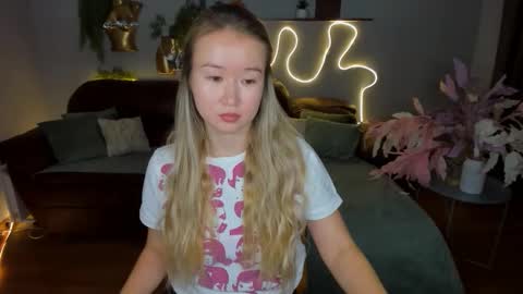 Snapshot of barbaramiles chatting on 10/30/25, 11:22 Barbara online show from 10/30/25, 11:22