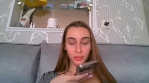 Snapshot of barbie_giirls_ chatting on 02/04/25, 10:10 Kate online show from 02/04/25, 10:10