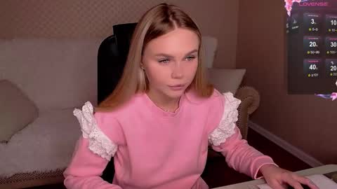 Snapshot of barbie_lillie chatting on 10/24/25, 04:31 Lilli 3 online show from 10/24/25, 04:31