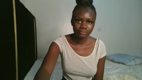 Snapshot of barbie_queen2 chatting on 09/15/25, 12:32 queen online show from 09/15/25, 12:32