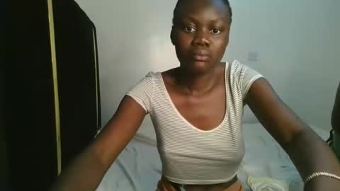 Snapshot of barbie_queen2 chatting on 09/16/25, 03:46 queen online show from 09/16/25, 03:46
