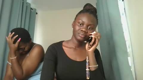 Snapshot of barbie_queen2 chatting on 09/23/25, 01:03 queen online show from 09/23/25, 01:03