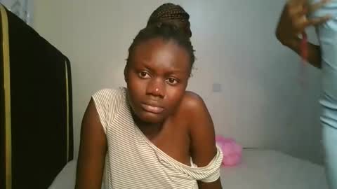 Snapshot of barbie_queen2 chatting on 09/24/25, 01:09 queen online show from 09/24/25, 01:09