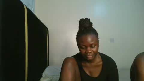 Snapshot of barbie_queen2 chatting on 09/28/25, 11:37 queen online show from 09/28/25, 11:37