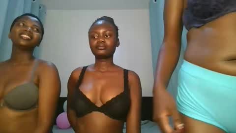 Snapshot of barbie_queen2 chatting on 10/01/25, 01:33 queen online show from 10/01/25, 01:33