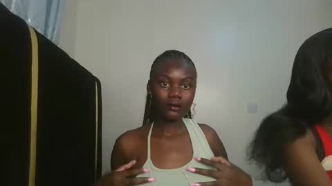Snapshot of barbie_queen2 chatting on 10/11/25, 10:03 queen online show from 10/11/25, 10:03