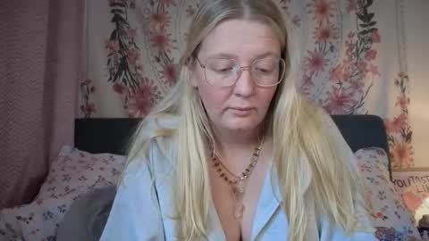 barbiegirl966 online show from 11/28/25, 10:51