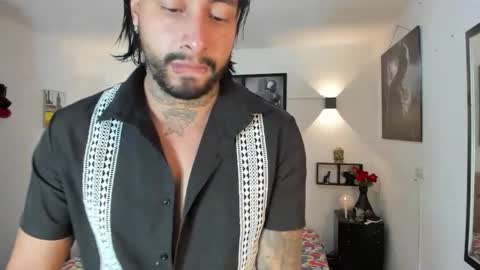 Snapshot of bastian_jones1 chatting on 10/27/25, 10:47 bastian_jones1 online show from 10/27/25, 10:47