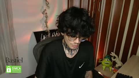 Snapshot of bastiel_ chatting on 10/03/25, 02:52 Bastiel online show from 10/03/25, 02:52