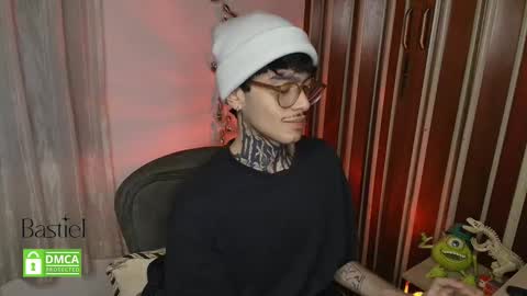 Snapshot of bastiel_ chatting on 10/17/25, 02:48 Bastiel online show from 10/17/25, 02:48