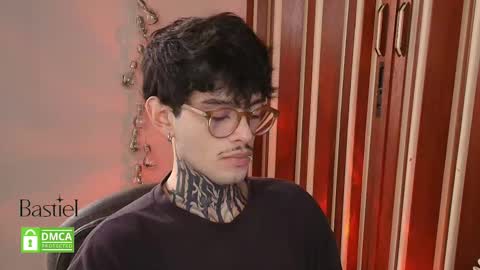 Snapshot of bastiel_ chatting on 10/21/25, 10:10 Bastiel online show from 10/21/25, 10:10