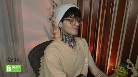 Snapshot of bastiel_ chatting on 10/22/25, 11:48 Bastiel online show from 10/22/25, 11:48