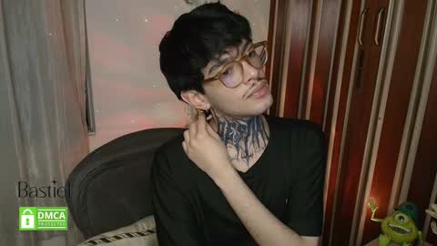 Snapshot of bastiel_ chatting on 10/30/25, 01:51 Bastiel online show from 10/30/25, 01:51