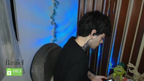 Snapshot of bastiel_ chatting on 10/31/25, 02:34 Bastiel online show from 10/31/25, 02:34