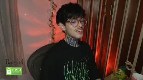 Snapshot of bastiel_ chatting on 11/06/25, 02:45 Bastiel online show from 11/06/25, 02:45