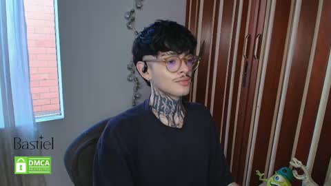 Snapshot of bastiel_ chatting on 11/11/25, 10:10 Bastiel online show from 11/11/25, 10:10