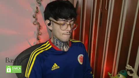 Snapshot of bastiel_ chatting on 11/13/25, 02:21 Bastiel online show from 11/13/25, 02:21