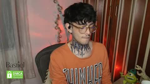 Snapshot of bastiel_ chatting on 11/17/25, 11:43 Bastiel online show from 11/17/25, 11:43