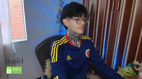 Snapshot of bastiel_ chatting on 11/21/25, 09:57 Bastiel online show from 11/21/25, 09:57