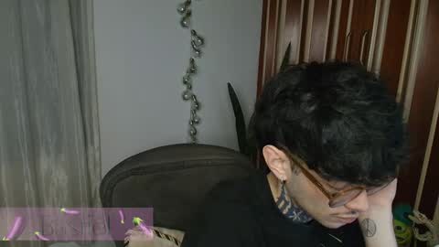 Snapshot of bastiel_ chatting on 11/26/25, 02:23 Bastiel online show from 11/26/25, 02:23