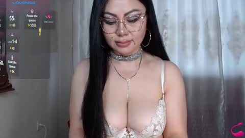 Snapshot of batari_giya chatting on 03/02/25, 05:12 Lara online show from 03/02/25, 05:12