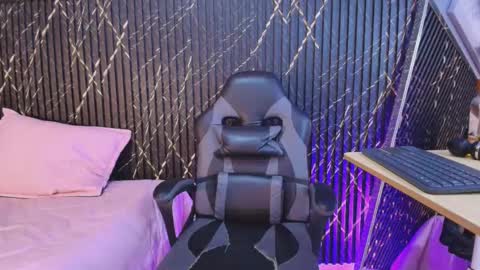    online show from 10/07/25, 02:25