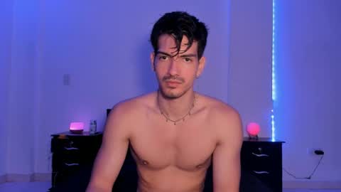 Snapshot of bbbeachboy chatting on 01/03/25, 09:15 Valentino online show from 01/03/25, 09:15