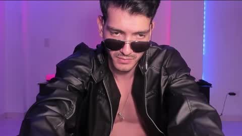 Snapshot of bbbeachboy chatting on 02/06/25, 12:54 Valentino online show from 02/06/25, 12:54