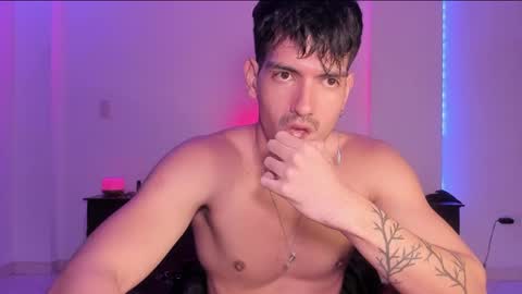 Snapshot of bbbeachboy chatting on 02/08/25, 03:19 Valentino online show from 02/08/25, 03:19