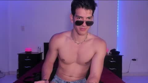 Snapshot of bbbeachboy chatting on 02/27/25, 09:25 Valentino online show from 02/27/25, 09:25