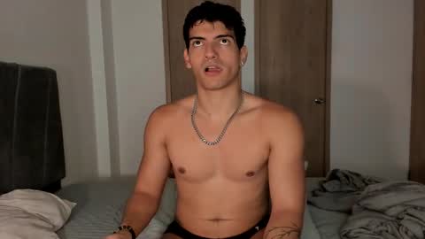 Snapshot of bbbeachboy chatting on 10/07/25, 11:24 Valentino online show from 10/07/25, 11:24