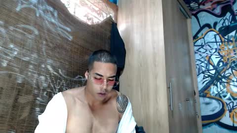 Snapshot of bbc_monster1 chatting on 11/26/25, 08:21 Justin online show from 11/26/25, 08:21